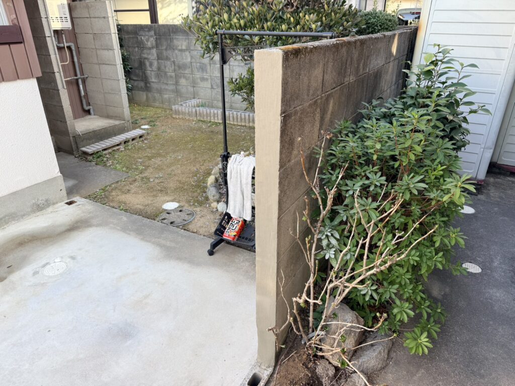 【香川町Ｈ様邸二期】ブロックフェンス工事㊗完工｜軽量メッシュフェンスで安心✨境界面スッキリ完成 (株)カインズガーデン