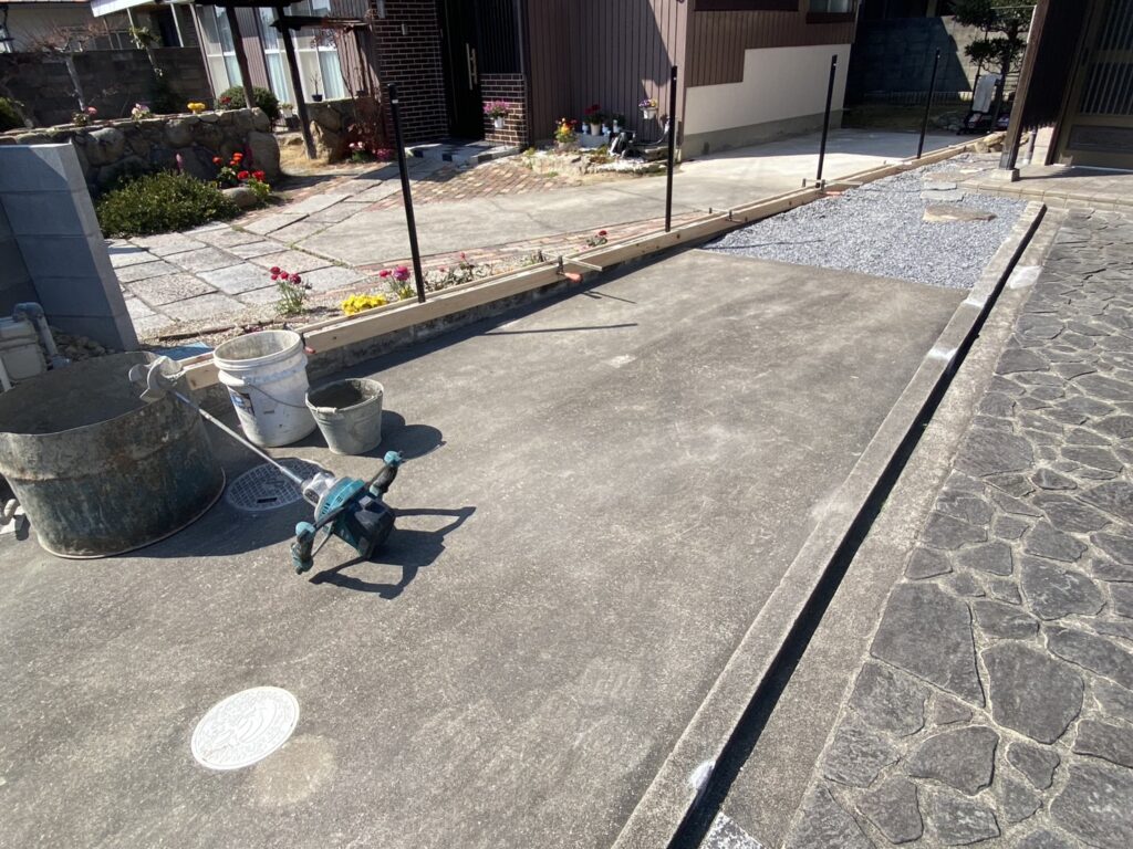 【香川町Ｈ様邸二期】ブロックフェンス工事㊗完工｜軽量メッシュフェンスで安心✨境界面スッキリ完成 (株)カインズガーデン