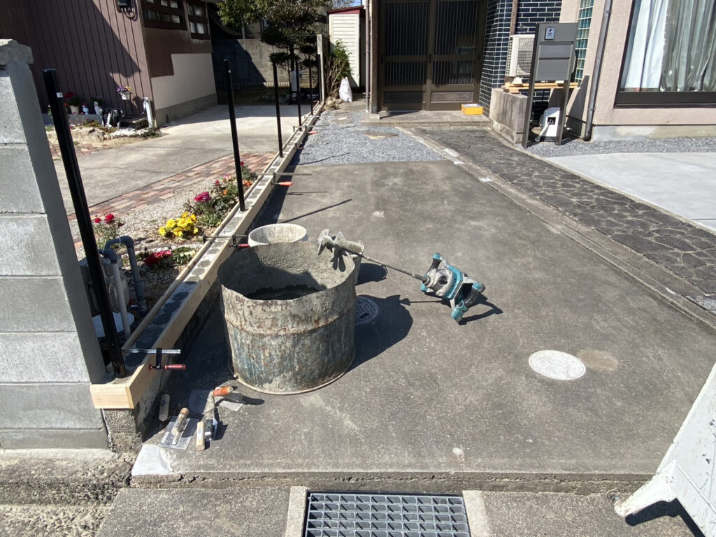 【香川町Ｈ様邸二期】ブロックフェンス工事㊗完工｜軽量メッシュフェンスで安心✨境界面スッキリ完成 (株)カインズガーデン