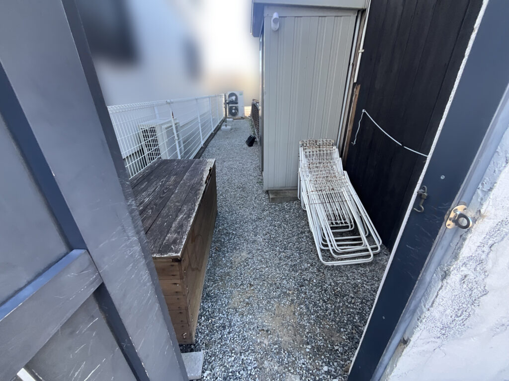 【高松市Ａ様邸】雑草対策工事着工⛑｜雑草や低木・木製フェンスも撤去し、景観スッキリに仕上げます (株)カインズガーデン