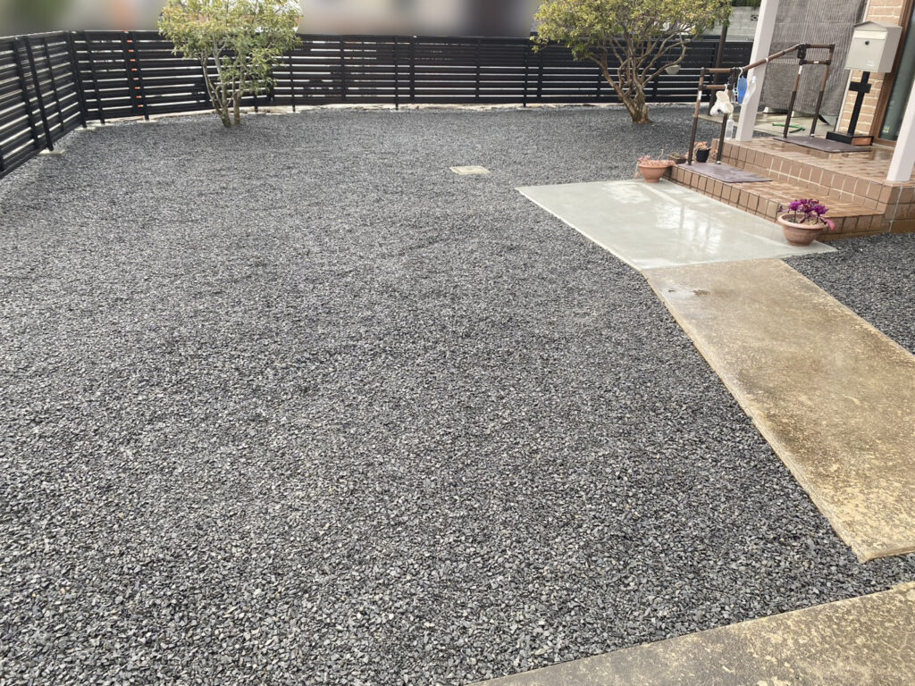 【綾川町Ｓ様邸】庭仕舞い工事㊗完工｜お庭は雑草対策バッチリ👍目隠しフェンスで囲いスッキリ完了✨ (株)カインズガーデン