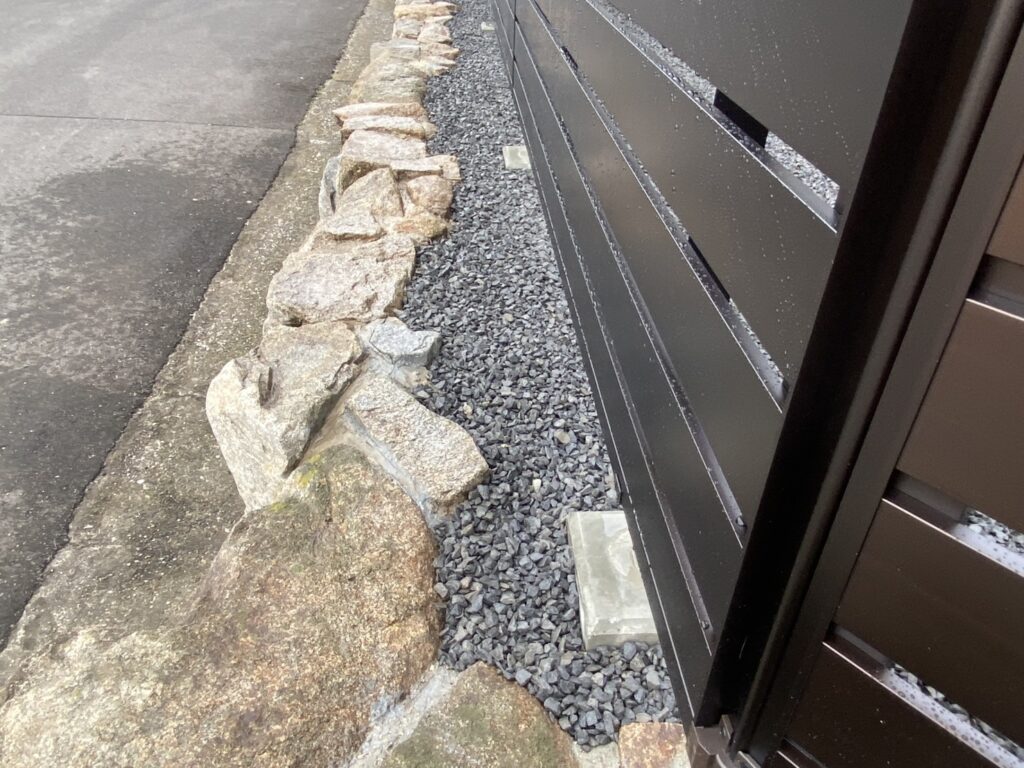 【綾川町Ｓ様邸】庭仕舞い工事㊗完工｜お庭は雑草対策バッチリ👍目隠しフェンスで囲いスッキリ完了✨ (株)カインズガーデン