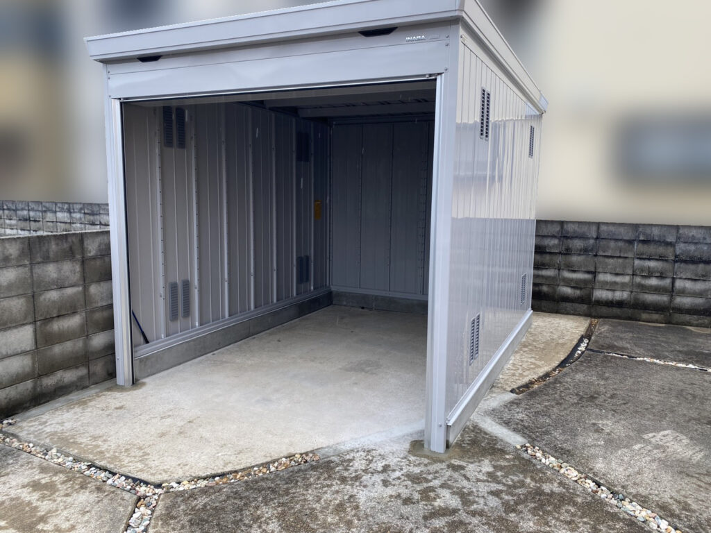 【香川町Ｖ様邸】バイクガレージ工事㊗完工｜間口広々！ハイルーフタイプの格好良いバイク保管庫完成✨ (株)カインズガーデン