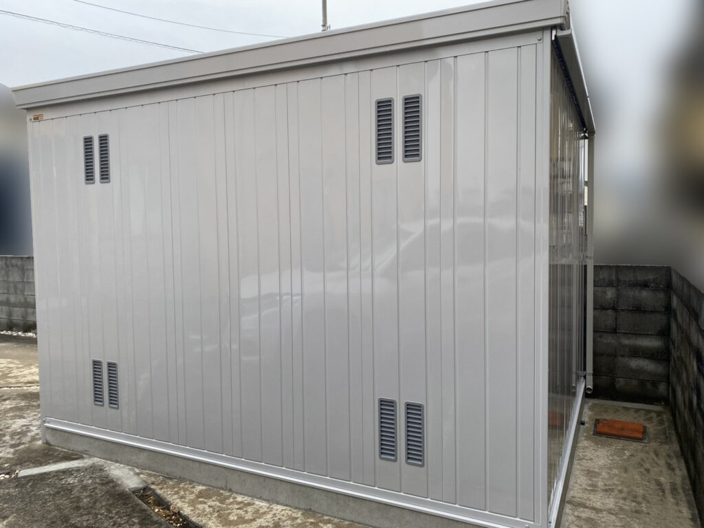 【香川町Ｖ様邸】バイクガレージ工事㊗完工｜間口広々！ハイルーフタイプの格好良いバイク保管庫完成✨ (株)カインズガーデン