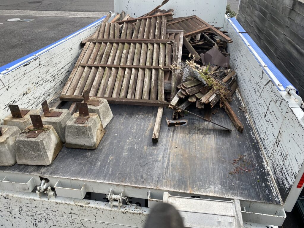 【高松市Ａ様邸】雑草対策工事着工⛑｜雑草や低木・木製フェンスも撤去し、景観スッキリに仕上げます (株)カインズガーデン