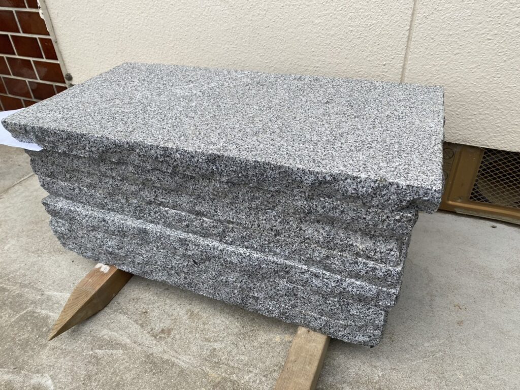 【高松市Ｋ様邸】庭仕舞い工事｜玄関周りの目隠しフェンス・サイクルポートの柱移設・モルタル補修完了 (株)カインズガーデン