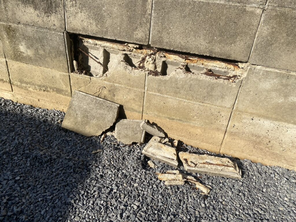 【香川町Ｈ様邸】ブロックフェンス工事着工⛑｜お隣様と共同で境界８段積ブロック塀撤去＆フェンス設置 (株)カインズガーデン