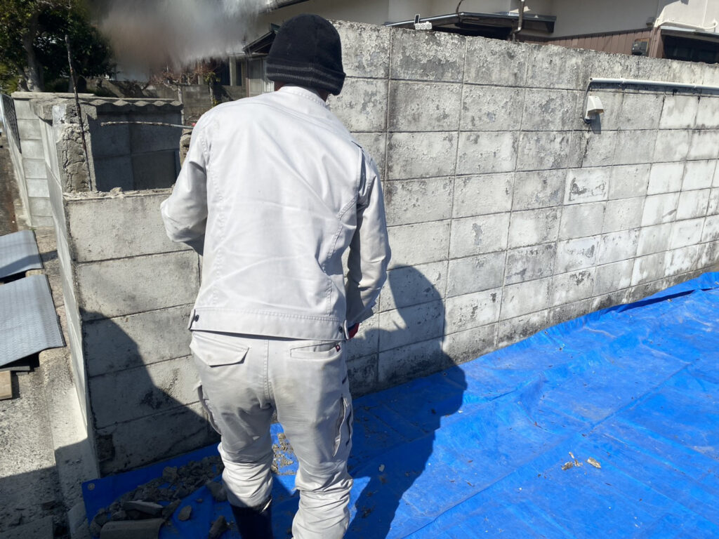 【香川町Ｈ様邸】ブロックフェンス工事着工⛑｜お隣様と共同で境界８段積ブロック塀撤去＆フェンス設置 (株)カインズガーデン