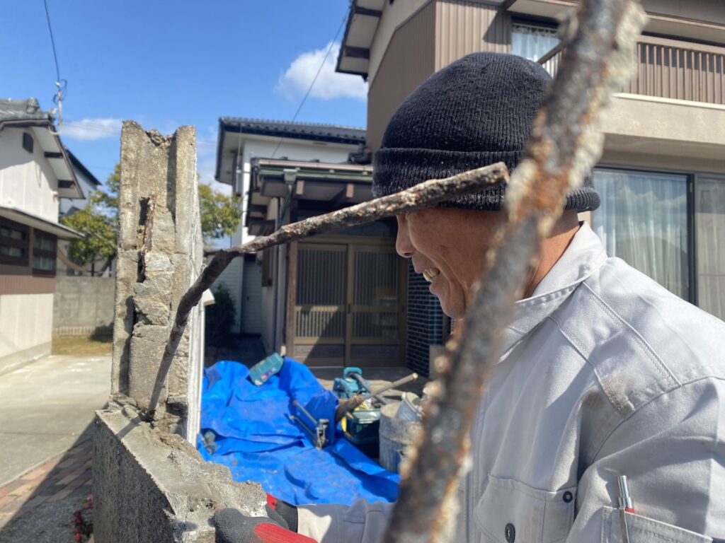 【香川町Ｈ様邸】ブロックフェンス工事着工⛑｜お隣様と共同で境界８段積ブロック塀撤去＆フェンス設置 (株)カインズガーデン