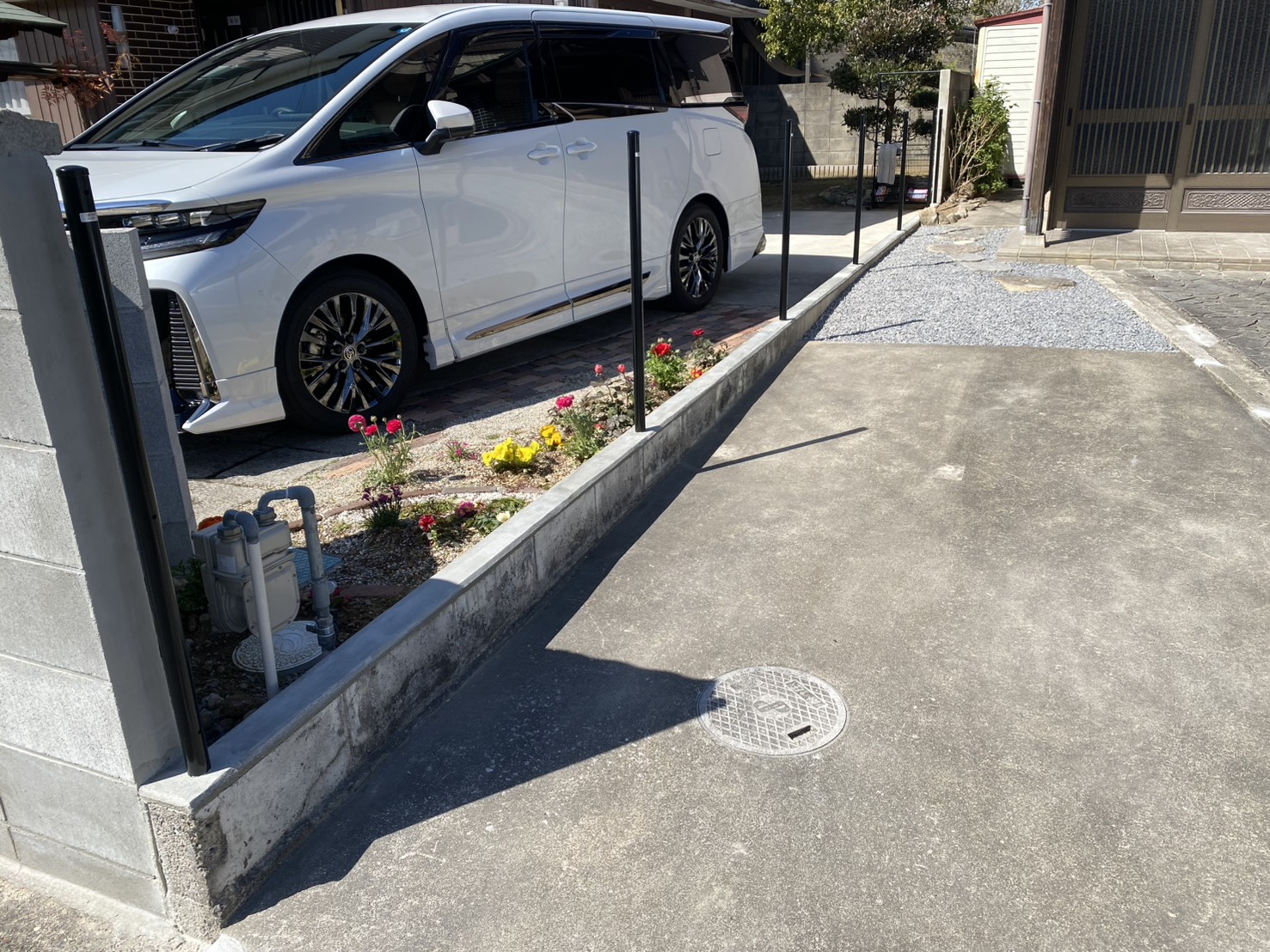 【香川町Ｈ様邸二期】ブロックフェンス工事㊗完工｜軽量メッシュフェンスで安心✨境界面スッキリ完成 (株)カインズガーデン