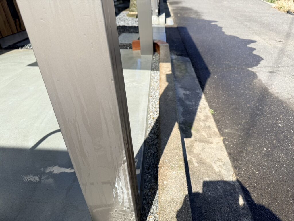 【高松市Ｋ様邸】庭仕舞い工事㊗完工｜生垣や花壇撤去し雑草対策＆和テイストの玄関周りもスッキリ完了 (株)カインズガーデン