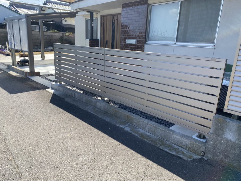 【高松市Ｋ様邸】庭仕舞い工事㊗完工｜生垣や花壇撤去し雑草対策＆和テイストの玄関周りもスッキリ完了 (株)カインズガーデン