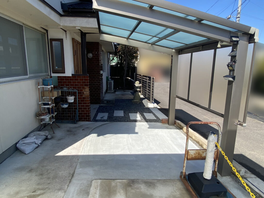 【高松市Ｋ様邸】庭仕舞い工事㊗完工｜生垣や花壇撤去し雑草対策＆和テイストの玄関周りもスッキリ完了 (株)カインズガーデン