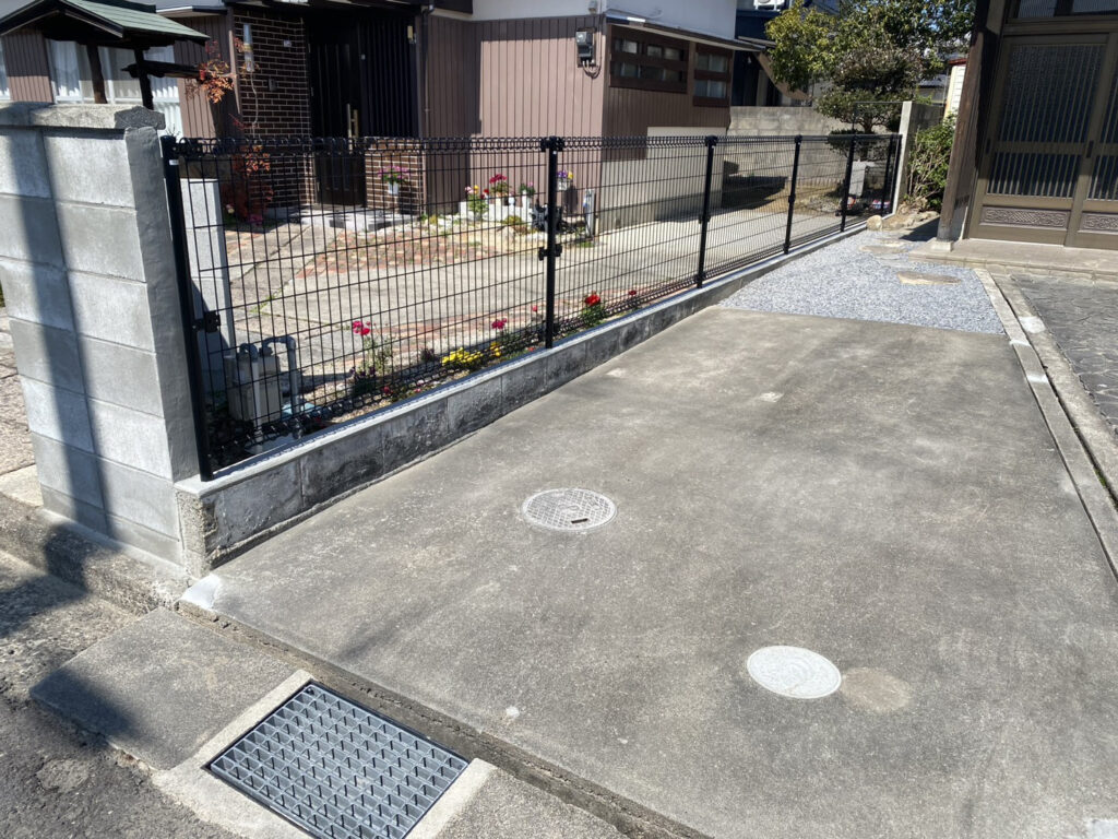 【香川町Ｈ様邸二期】ブロックフェンス工事㊗完工｜軽量メッシュフェンスで安心✨境界面スッキリ完成 (株)カインズガーデン