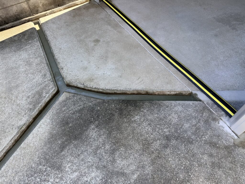 【香川町Ｖ様邸】バイクガレージ工事㊗完工｜間口広々！ハイルーフタイプの格好良いバイク保管庫完成✨ (株)カインズガーデン