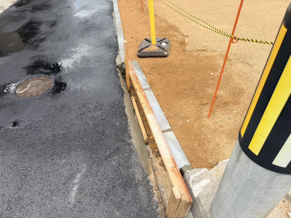 【まんのう町Ｍ様邸】地先境界ブロック＆整地工事㊗着完工｜境界ハッキリ安心✨井戸じまいも綺麗に完了 (株)カインズガーデン