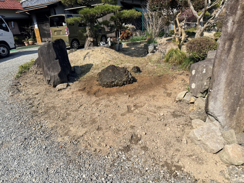 【三豊市Ｏ様邸】庭仕舞い＆ドッグラン工事｜生垣や庭木庭石撤去完了しスッキリ✨ブロックベースも打設 (株)カインズガーデン