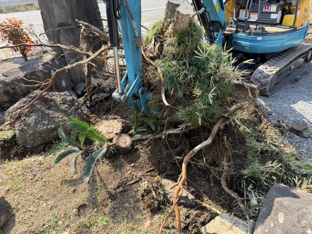 【三豊市Ｏ様邸】庭仕舞い＆ドッグラン工事｜生垣や庭木庭石撤去完了しスッキリ✨ブロックベースも打設 (株)カインズガーデン