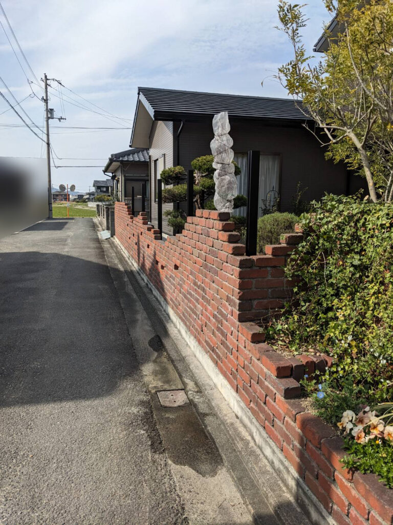 【三豊市Ｉ様邸】目隠しフェンス工事㊗完工｜プライバシーが守られて安心✨スッキリ目隠し完成しました (株)カインズガーデン