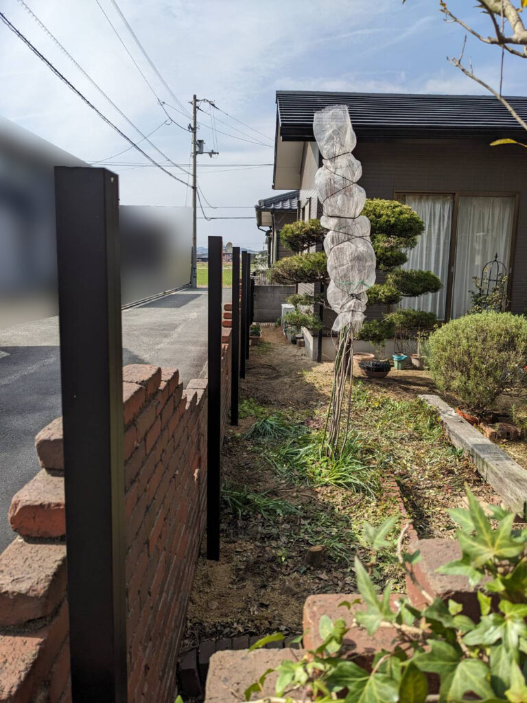【三豊市Ｉ様邸】目隠しフェンス工事㊗完工｜プライバシーが守られて安心✨スッキリ目隠し完成しました (株)カインズガーデン