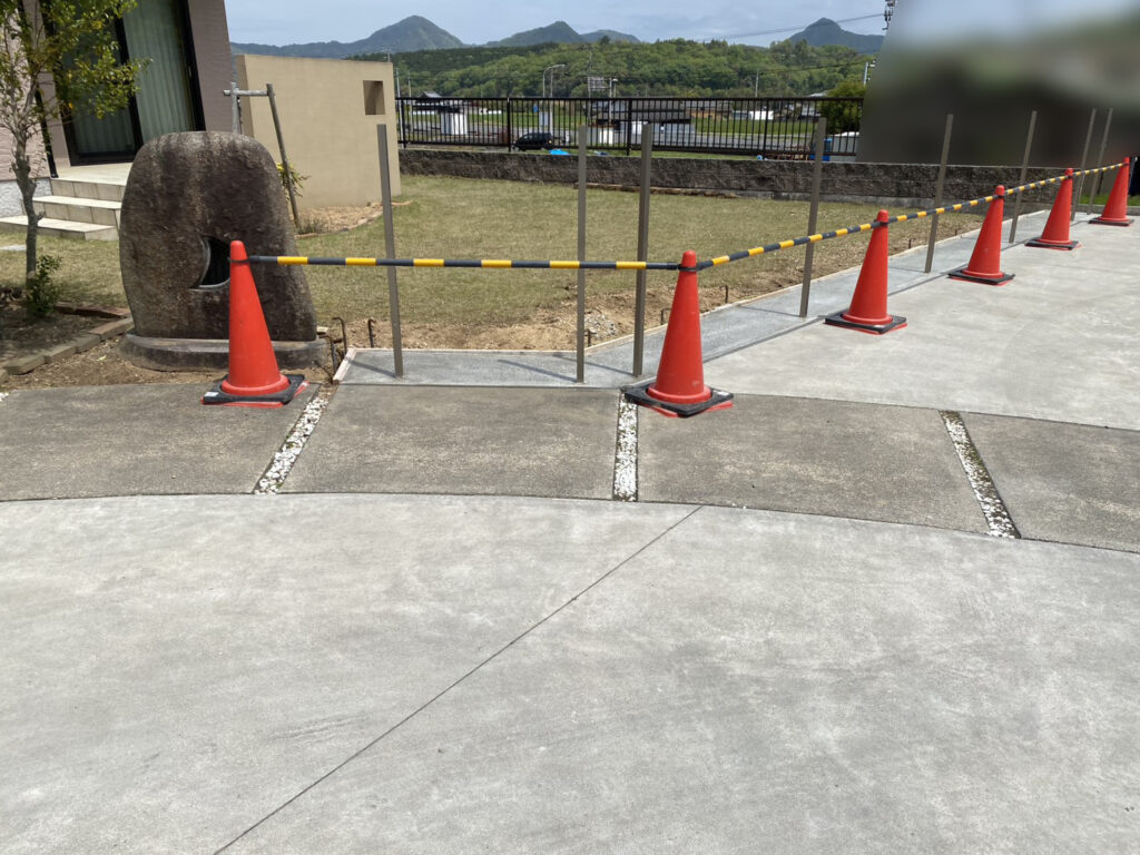【まんのう町Ｓ様邸】垣根撤去＆目隠しフェンス工事㊗完工｜スッキリ綺麗✨目隠しフェンス完成 (株)カインズガーデン
