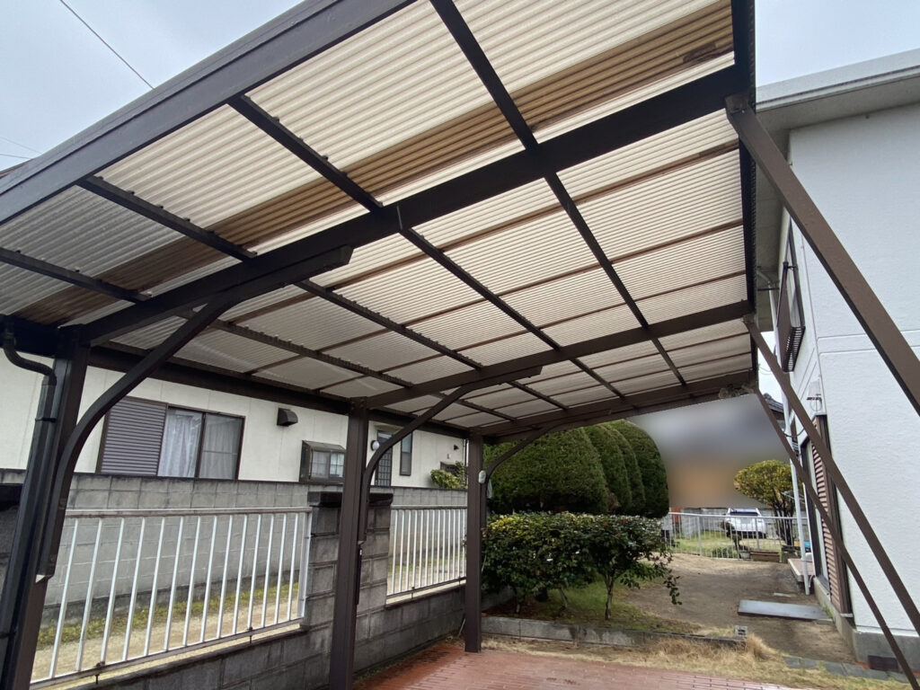 【高松市ＫＵ様邸】雑草対策＆庭仕舞い工事着工⛑｜庭木植栽・天然芝花壇撤去、波板やドアパネルも交換 (株)カインズガーデン