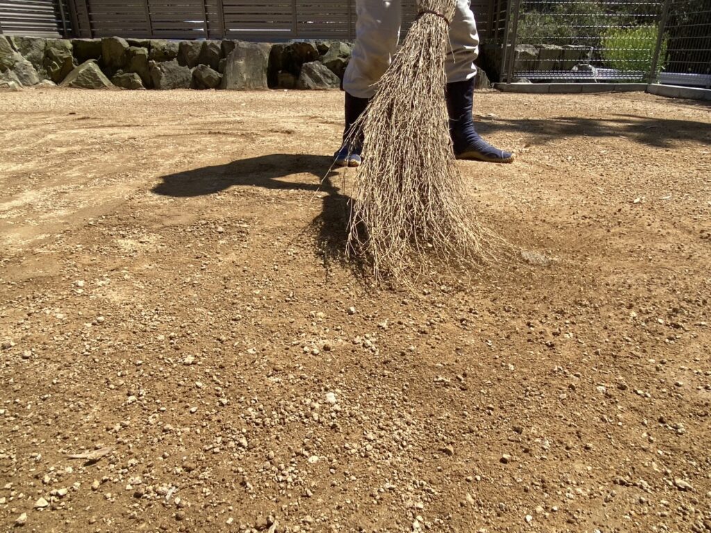 【三豊市Ｏ様邸】庭じまい＆ドッグラン工事㊗完工｜フェンス囲いで安心✨広々！ご自宅ドッグラン完成 (株)カインズガーデン