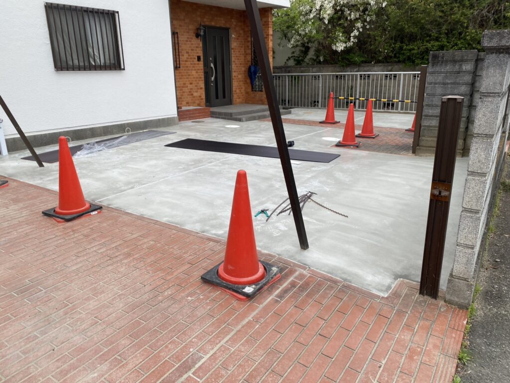 【高松市ＫＵ様邸】雑草対策＆庭仕舞い工事｜裏庭やお家周りの雑草対策，波板ポリカ交換等の仕上げ中 (株)カインズガーデン