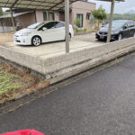 【まんのう町Ｓ様邸】垣根撤去＆目隠しフェンス工事｜敷地境界の化粧ブロック２段積みとフェンス柱完了 (株)カインズガーデン