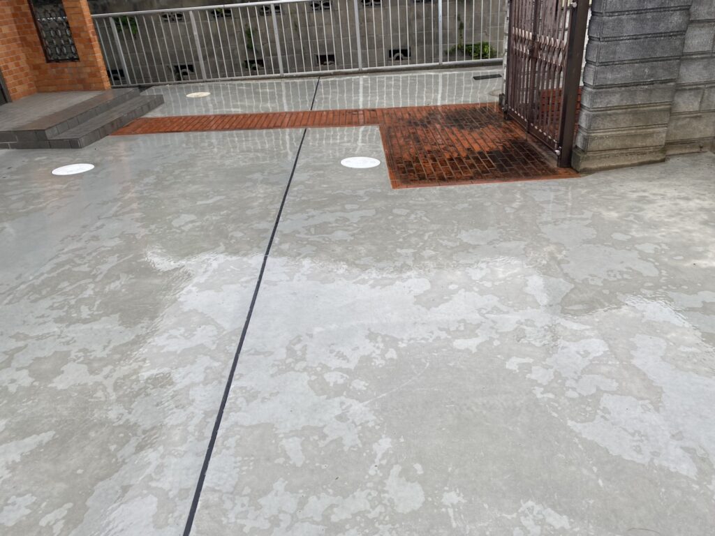 【高松市ＫＵ様邸】雑草対策＆庭仕舞い工事㊗完工｜お庭はコンクリート、裏庭は防草シートと砂利仕上げ (株)カインズガーデン