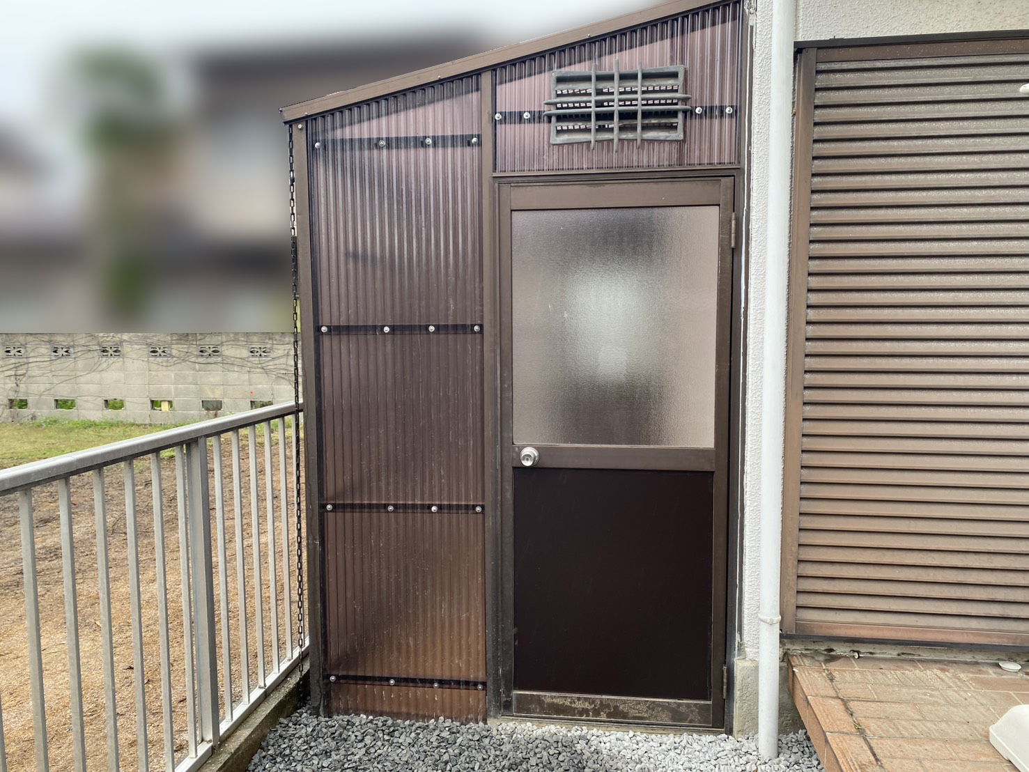【高松市ＫＵ様邸】雑草対策＆庭仕舞い工事㊗完工｜お庭はコンクリート、裏庭は防草シートと砂利仕上げ (株)カインズガーデン
