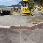 【多度津町Ｔ様邸】雑草対策＆駐車場工事着工⛑｜既存砂利撤去し駐車場のコンクリート打設準備をします (株)カインズガーデン