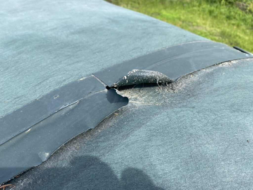 【綾川町Ｔ様邸】雑草対策工事｜田んぼ法面の防草シート（テープ劣化やイノシシが遊んだあと）修繕 (株)カインズガーデン