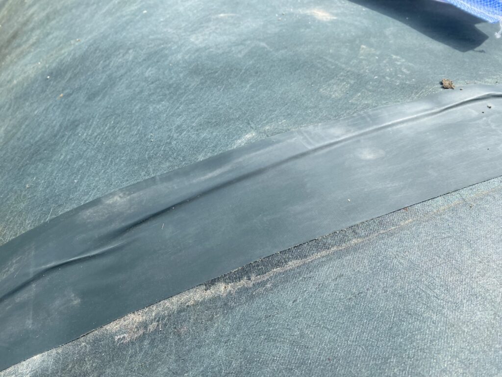 【綾川町Ｔ様邸】雑草対策工事｜田んぼ法面の防草シート（テープ劣化やイノシシが遊んだあと）修繕 (株)カインズガーデン