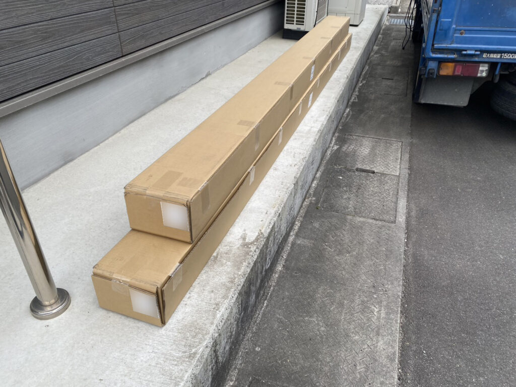 【丸亀市Ｙ様邸】駐車場とカーポート工事｜砂利撤去や鋤取り・カーポート柱完了！コンクリート打設中 (株)カインズガーデン