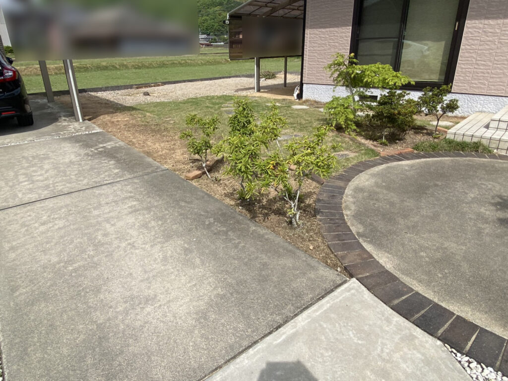【まんのう町Ｓ様邸】垣根撤去＆目隠しフェンス工事㊗完工｜スッキリ綺麗✨目隠しフェンス完成 (株)カインズガーデン