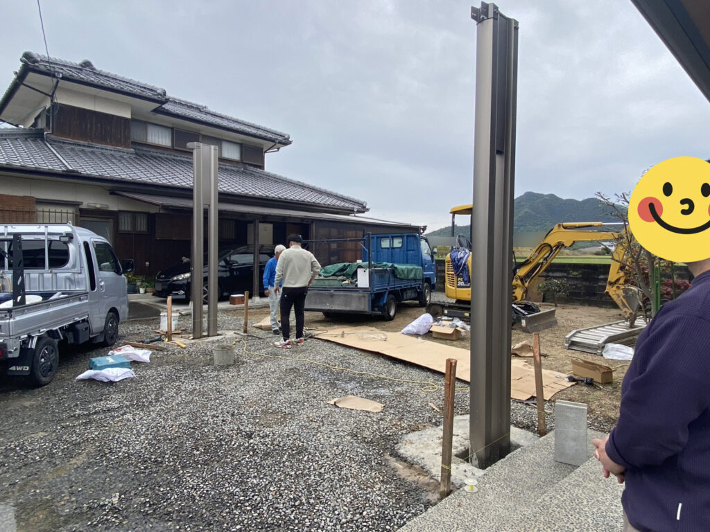 【多度津町Ｔ様邸】雑草対策＆駐車場工事｜カーポート柱を建て、駐車場や物置下の土間コンクリート打設 (株)カインズガーデン