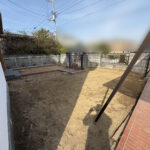 【高松市ＫＵ様邸】雑草対策＆庭じまい工事｜生垣や庭木植栽の撤去系完了✨土間コンクリート打設準備中 (株)カインズガーデン