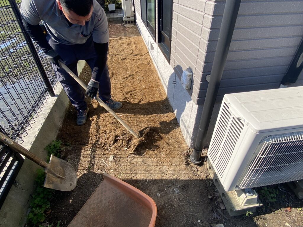 【三豊市Ａ様邸】サンルーム設置工事再開｜先にコンクリートを打設し、サンルーム設置は来週からです (株)カインズガーデン