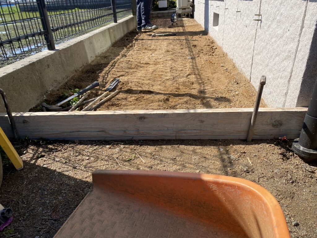 【三豊市Ａ様邸】サンルーム設置工事再開｜先にコンクリートを打設し、サンルーム設置は来週からです (株)カインズガーデン