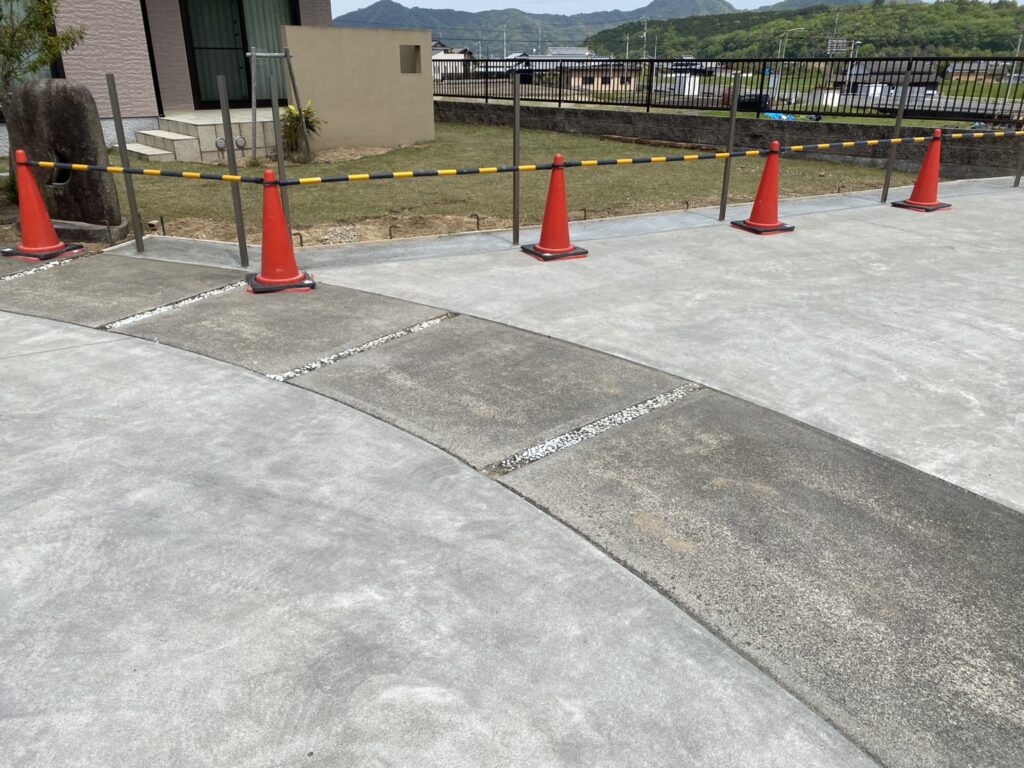 【まんのう町Ｓ様邸】垣根撤去＆目隠しフェンス工事㊗完工｜スッキリ綺麗✨目隠しフェンス完成 (株)カインズガーデン