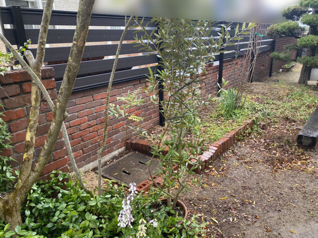 【三豊市Ｉ様邸】目隠しフェンス工事㊗完工｜プライバシーが守られて安心✨スッキリ目隠し完成しました (株)カインズガーデン