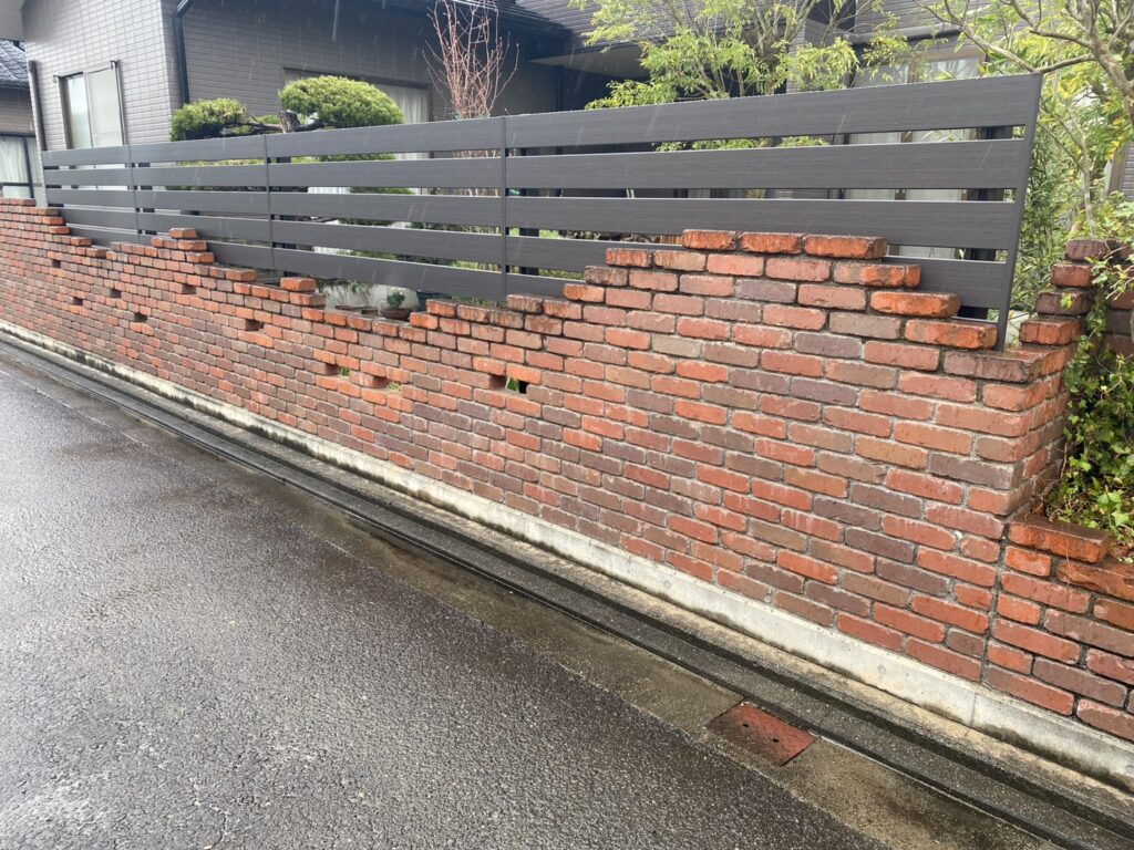 【三豊市Ｉ様邸】目隠しフェンス工事㊗完工｜プライバシーが守られて安心✨スッキリ目隠し完成しました (株)カインズガーデン