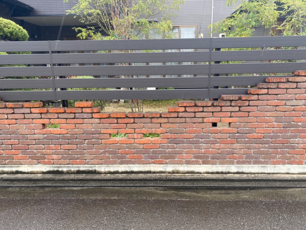 【三豊市Ｉ様邸】目隠しフェンス工事㊗完工｜プライバシーが守られて安心✨スッキリ目隠し完成しました (株)カインズガーデン