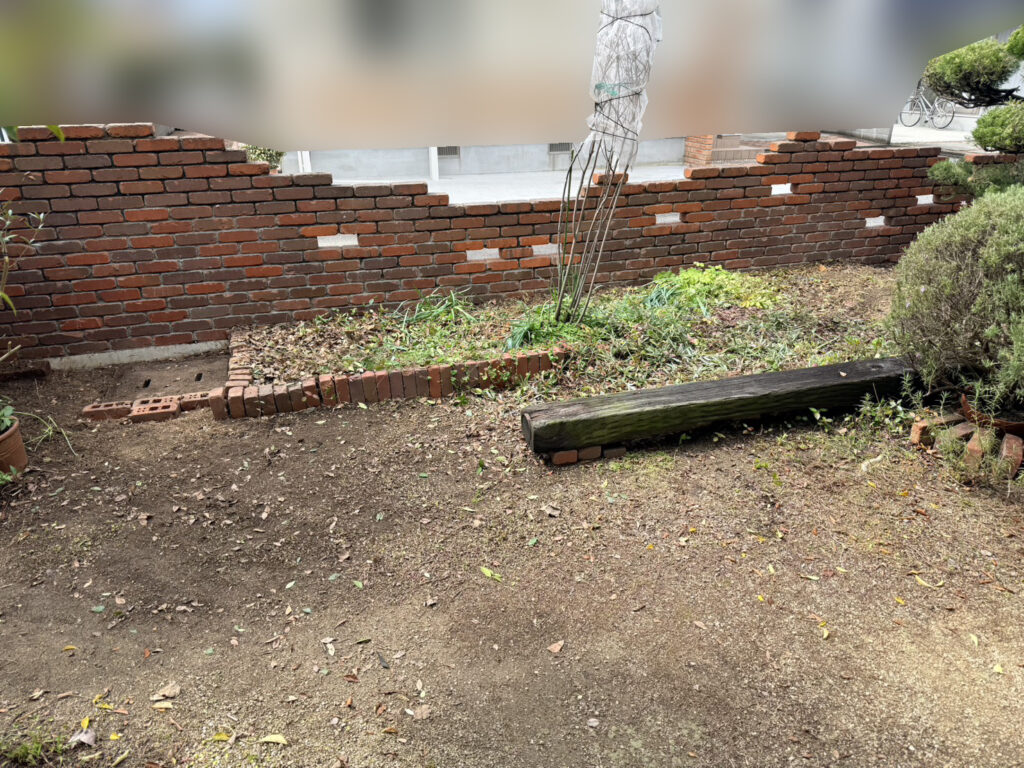 【三豊市Ｉ様邸】目隠しフェンス工事㊗完工｜プライバシーが守られて安心✨スッキリ目隠し完成しました (株)カインズガーデン