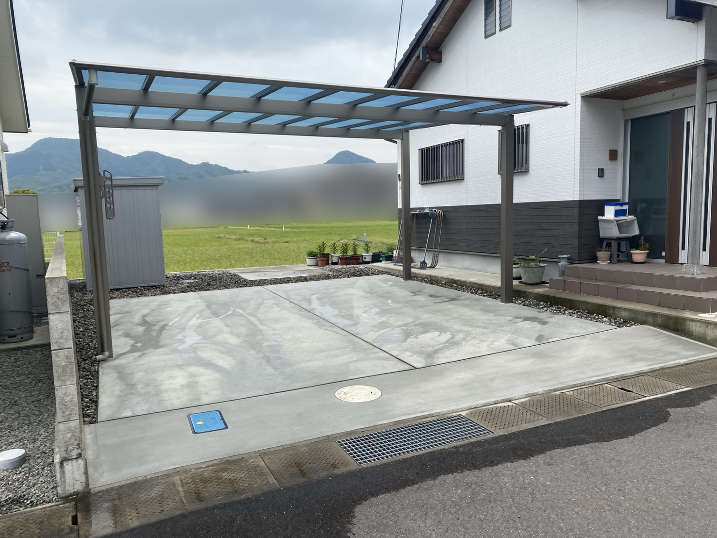 【丸亀市Ｙ様邸】駐車場とカーポート工事㊗完工｜コンクリートとカーポートでスタイリッシュに完成 (株)カインズガーデン