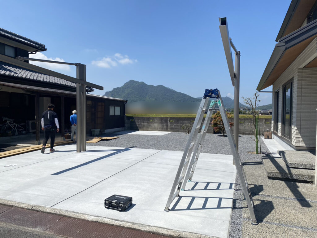 【多度津町Ｔ様邸】雑草対策＆駐車場工事｜お庭やお家ぐるりの裏庭、防草シートと砂利で雑草対策完了 (株)カインズガーデン