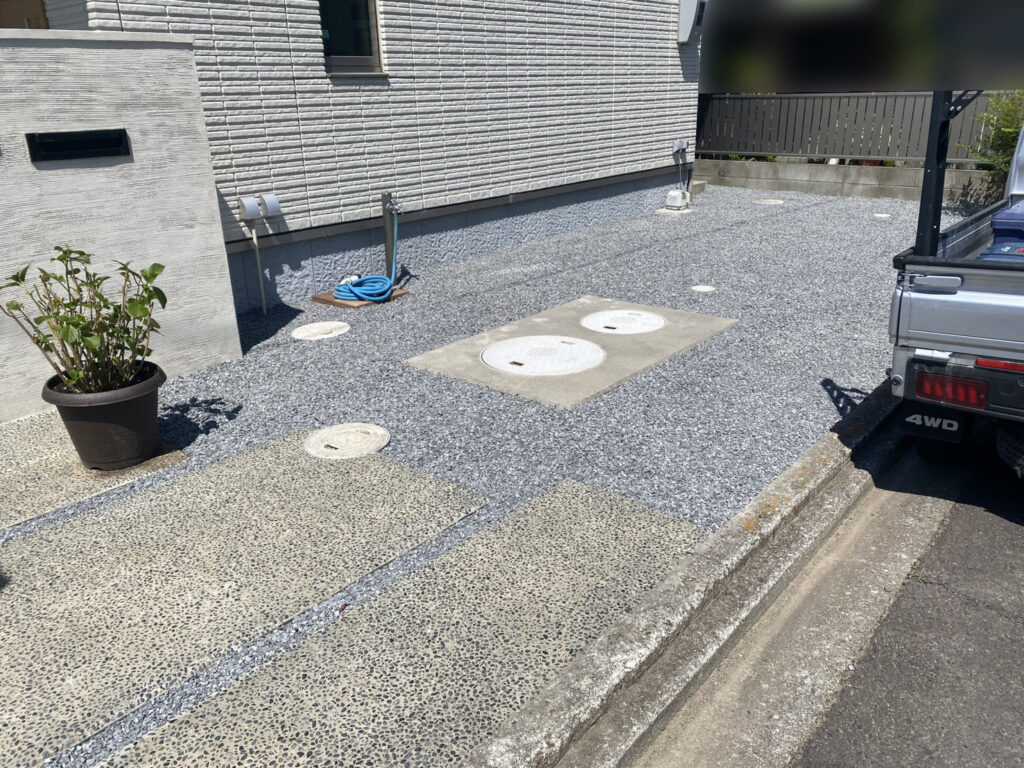 【多度津町Ｔ様邸】雑草対策＆駐車場工事｜お庭やお家ぐるりの裏庭、防草シートと砂利で雑草対策完了 (株)カインズガーデン