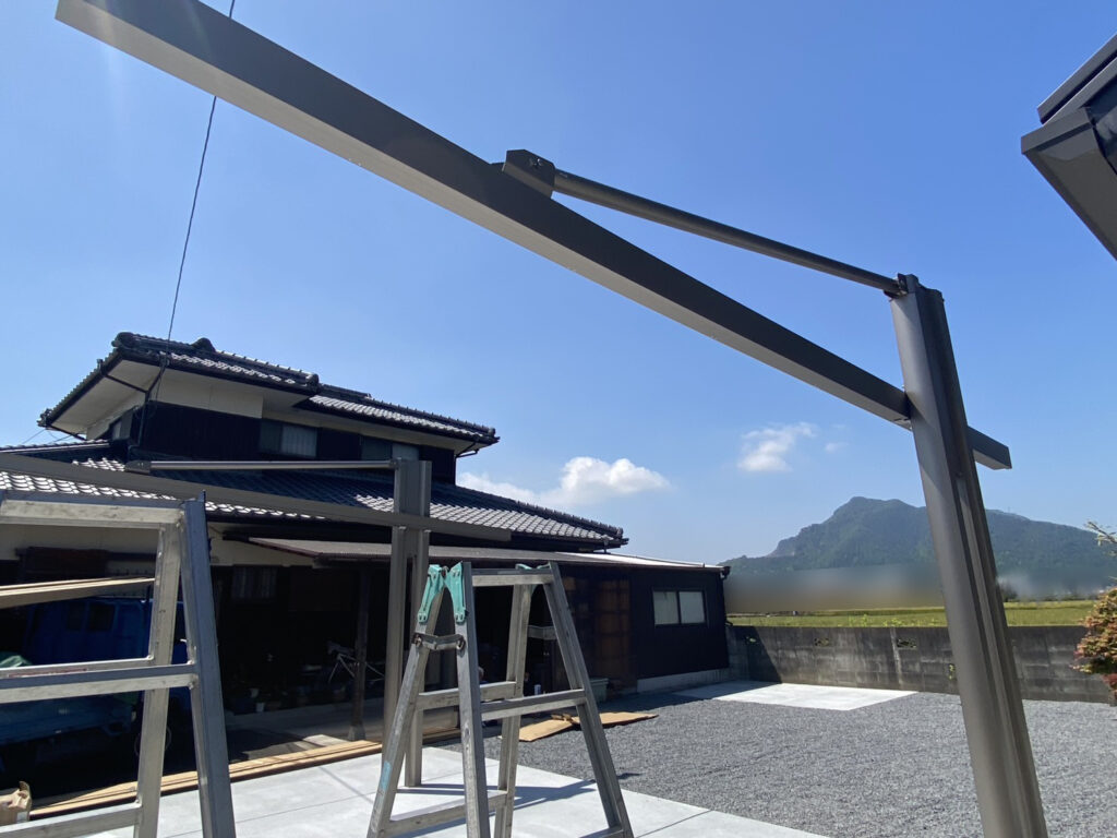 【多度津町Ｔ様邸】雑草対策＆駐車場工事｜お庭やお家ぐるりの裏庭、防草シートと砂利で雑草対策完了 (株)カインズガーデン