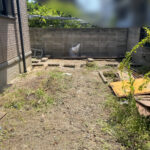 【坂出市Ｏ様邸】庭仕舞い工事｜撤去や鋤取りでコンクリート打設準備中，門扉とテラスの柱も建てます (株)カインズガーデン